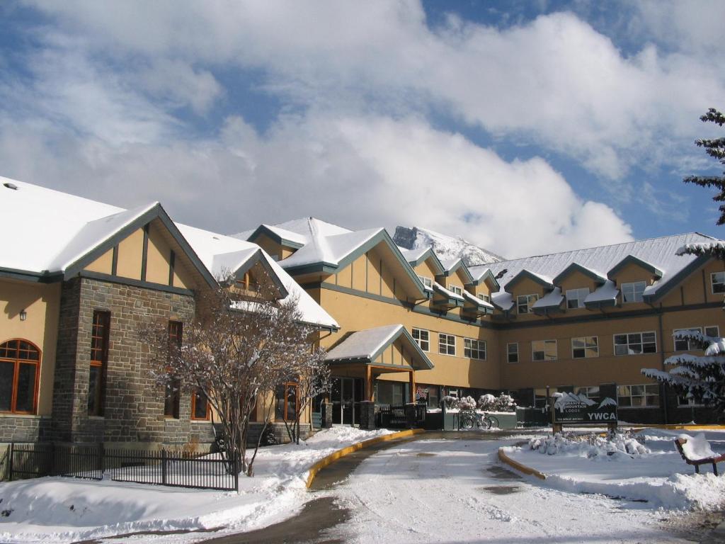 Ywca Banff Hotel Bagian luar foto