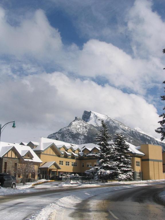 Ywca Banff Hotel Bagian luar foto
