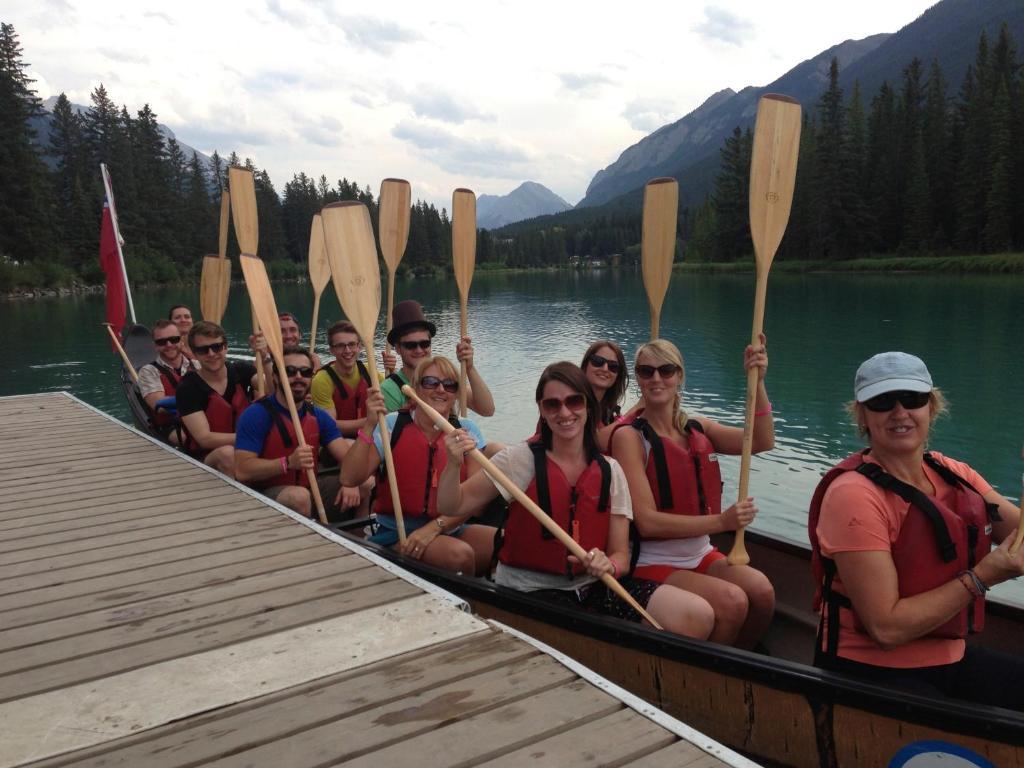 Ywca Banff Hotel Bagian luar foto