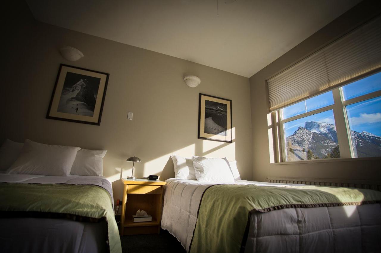 Ywca Banff Hotel Bagian luar foto